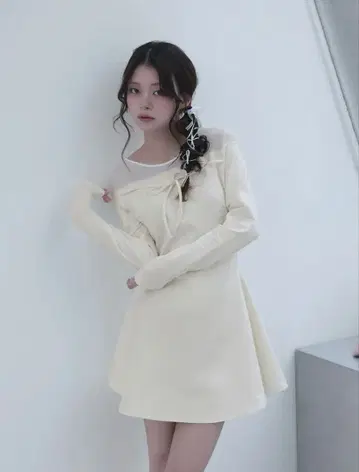 Darich 데콜테 시어 컷 미니 원피스