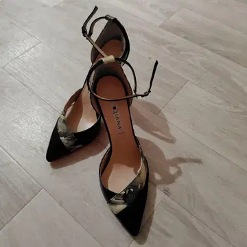 DIANA 스틸레토 하이힐