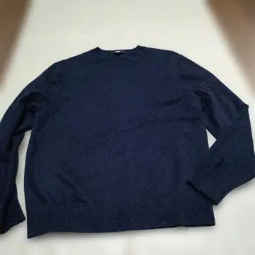 새상품급 유니클로 캐시미어 100% 크루넥 스웨터 L 사이즈