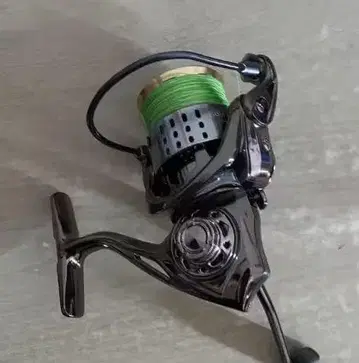 스피닝 릴 블랙 그린 스풀