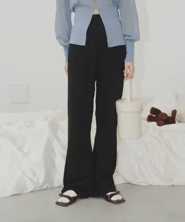 GIUNON 지우논 롱 플레어 니트 팬츠