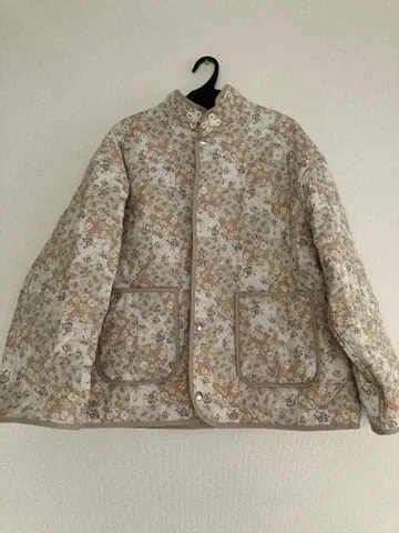 귀여운 꽃무늬 퀼팅 자켓