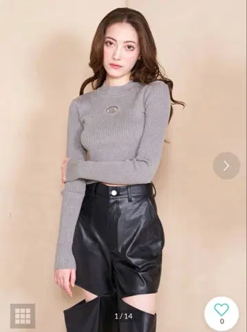 다리치 D 모티브 숏 니트탑