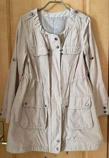 베이지 허리 조임 코트 코튼 폴리에스테르 소재 안감 있음