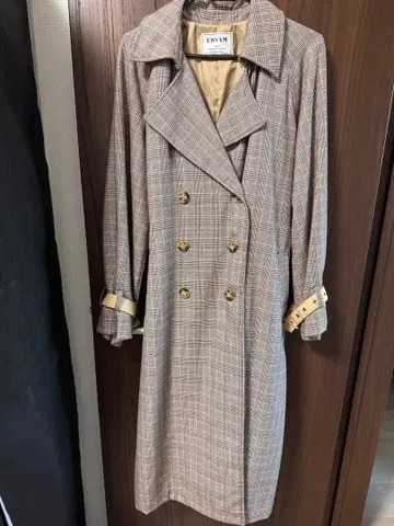 ENVYM 앙비 백 플리츠 트렌치코트