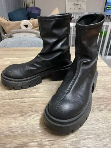 H&M 블랙 통굽 부츠 지퍼 포함 24.0cm