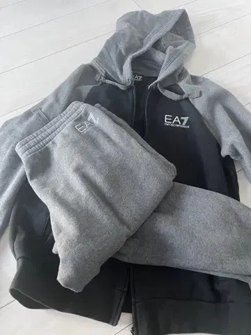 EA7 엠포리오 아르마니 후드 맨투맨 세트