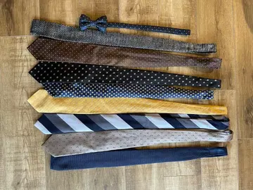 넥타이 세트 ( 넥타이 8개 + 나비 넥타이 1개 )