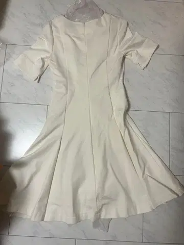 CELLORD 화이트 플레어 반팔 원피스