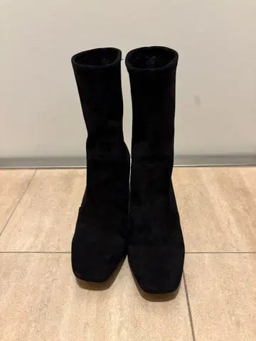 moussy 블랙 스웨이드 숏부츠 중간 힐