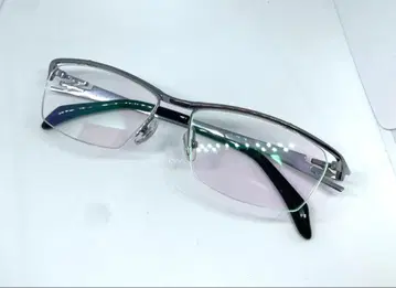 미사용 새상품 티타늄 소재 안경 프레임 나이테 실버 하프림