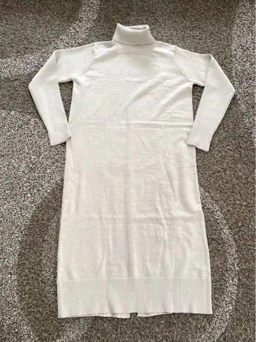 새상품급 fua 화이트 터틀넥 니트 원피스