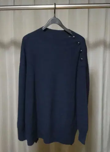 vingt-trois 네이비 버튼 크루넥 스웨터 사이즈 46
