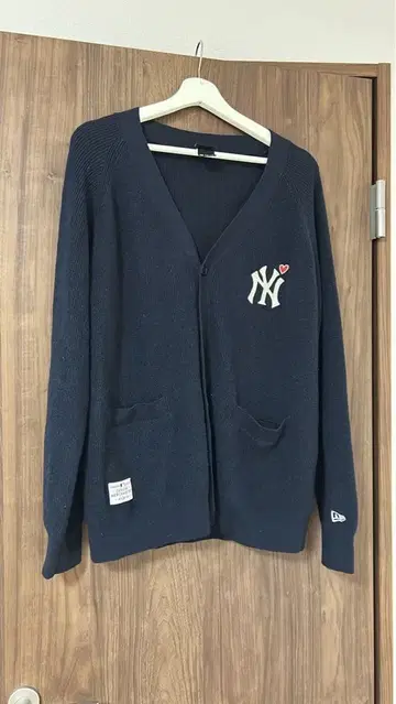 New Era NY 로고 가디건 네이비