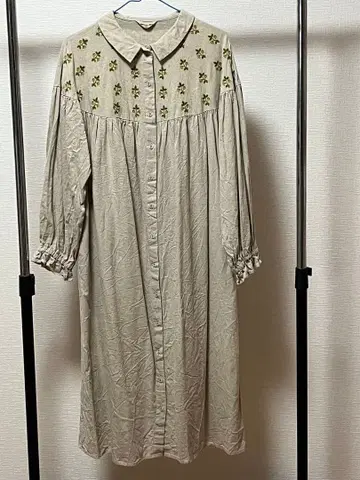 사만사 모스모스 가슴 부분 미니 꽃무늬 자수 원피스