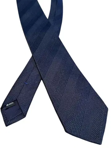 KASHIYAMA 다크 블루 실크 넥타이