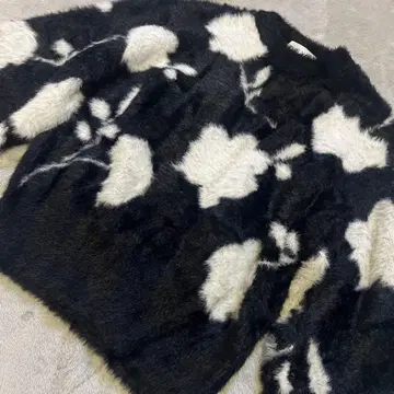 THE YON 플라워 자카드 니트 풀오버 블랙