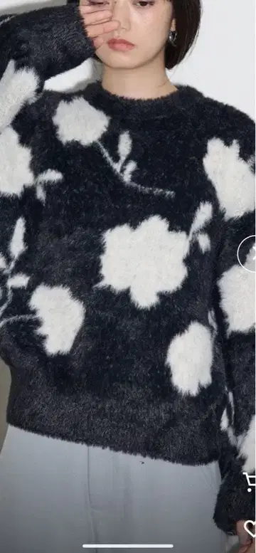 THE YON 플라워 자카드 니트 풀오버 블랙