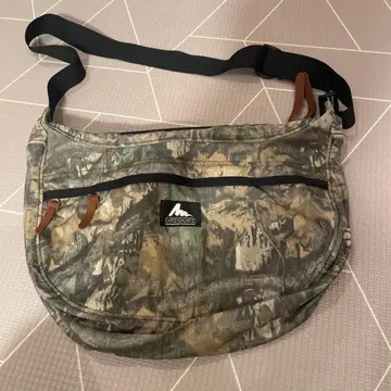 그레고리 숄더백