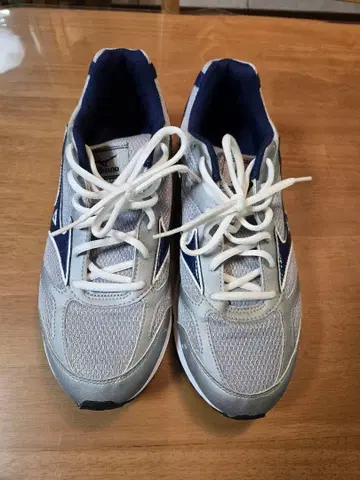 미즈노 러닝화 그레이/네이비