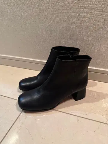 REMME 블랙 가죽 숏부츠