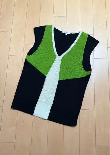 UN3D. 바이컬러 니트 베스트