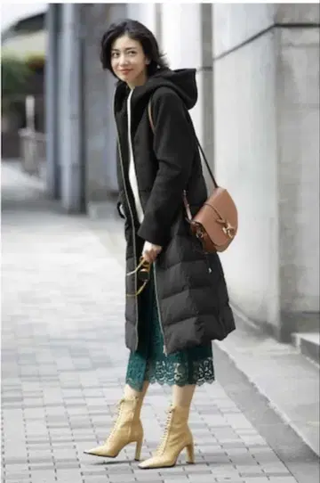 새상품급 IEDIT 펠리시모 멜톤풍 절개 디테일의 깔끔한 다운 코트 블랙