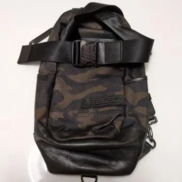 master-piece 카모 패턴 바디백