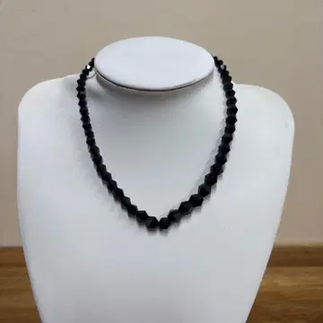 블랙 비즈 목걸이 다면체 모양