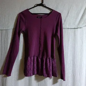 프릴 달린 퍼플 긴팔 니트