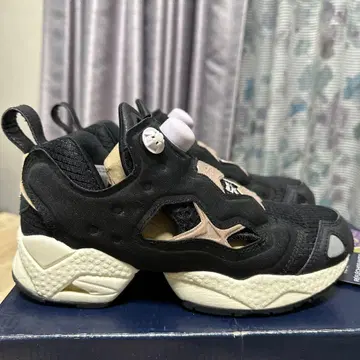 USED Reebok 인스타펌프 퓨리 블랙/베이지 23.0
