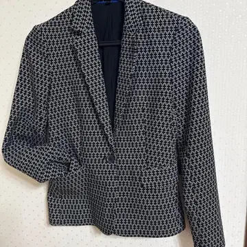 블랙과 화이트 체크 무늬 블레이저