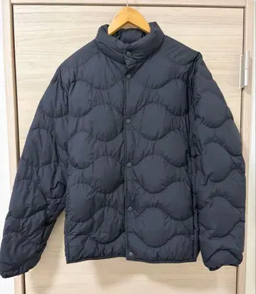 유니클로 웨이브 퀼트 울트라 라이트 다운 M