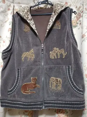 동물 자수 플리스풍 베스트 후드 부착