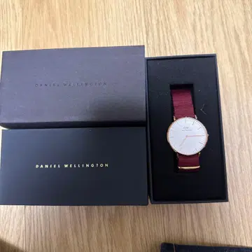 다니엘 웰링턴 손목시계 보르도