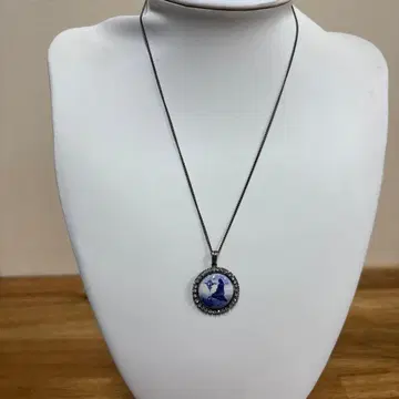 클래식 목걸이 파란 여성상