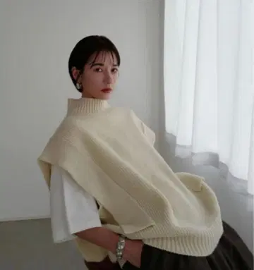 [ CLANE ] SQUARE SLEEVE KNIT VEST