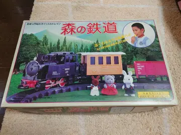 레트로 숲의 철도 에포크사 휘슬 기차