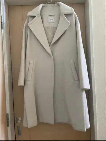 TONAL 화이트 롱 코트