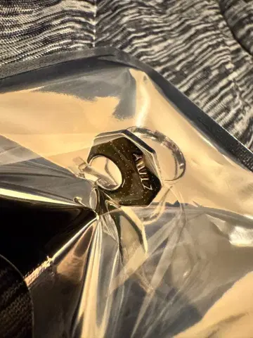 계속 한밤중이면 좋을 텐데. 가챠 시크릿 반지