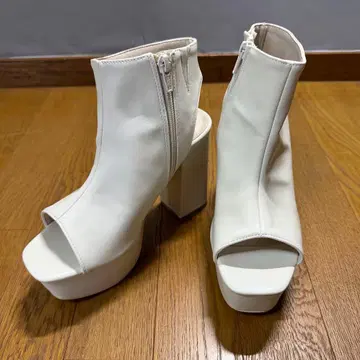 [ 미사용에 가까운 ] Forever21 오픈토 샌들 S 사이즈 화이트