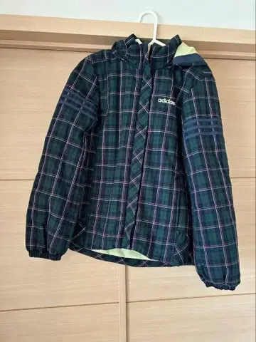 아디다스 체크 무늬 마운틴 후드티 그린 계열