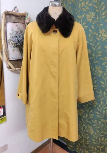 [온워드] 퍼 옷깃 머스타드 롱 코트