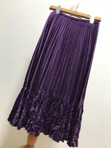 미사용 핑크하우스 플리츠 허리밴딩 사양 일본제 보라색