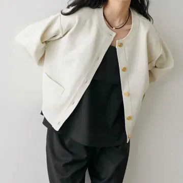 랄루타 로고 금장 버튼 폴리 니트 가디건