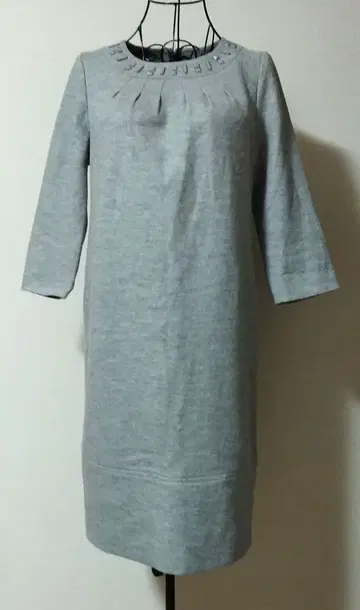 그레이 7부 소매 무릎 기장 원피스