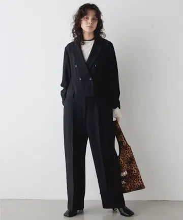 새상품급 THE PAUSE 테일러 칼라 점프수트 블랙