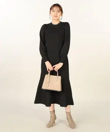 미사용 새상품급 레스 빠세 펄 넥 니트 원피스 블랙