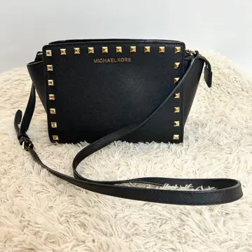 MICHAEL KORS 마이클코어스 스터드 가죽 숄더백