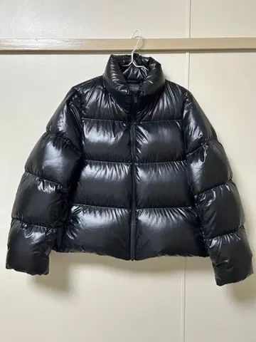 유니클로 울트라 라이트 다운 샤이니 볼륨 자켓